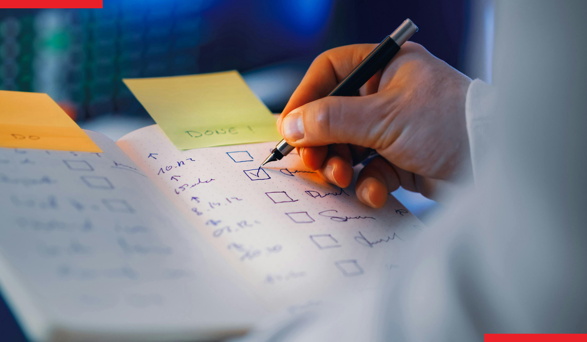 Empowering-Your-Success-with-Straxecute Sales manager balancing sales targets and team leadership